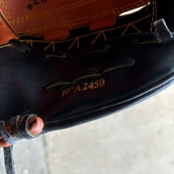 Wilson EZ Catch T-Ball RHT Baseball Glove - Picture 4 of 7